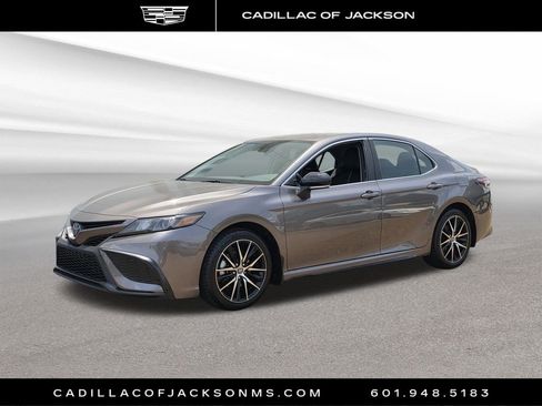 Used 2023 Toyota Camry SE FWD image 1