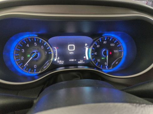 Certified 2024 Chrysler Pacifica Touring-L image 16