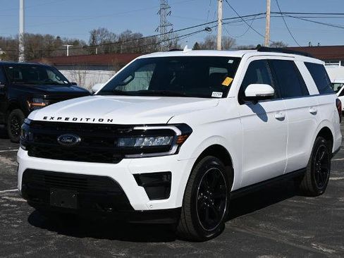 Certified 2023 Ford Expedition Limited image 5