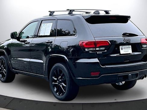 Used 2022 Jeep Grand Cherokee Laredo X AWD/4WD image 7
