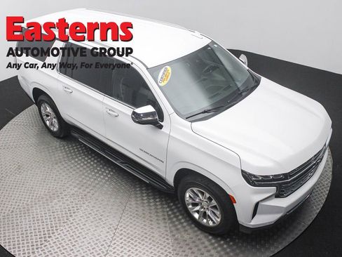 Used 2023 Chevrolet Suburban Premier RWD image 3