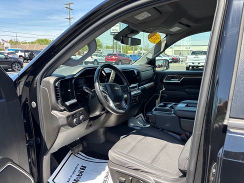 Used 2024 Chevrolet Silverado 1500 LT AWD/4WD image 4