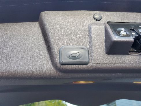 Used 2017 Buick Enclave Leather image 8