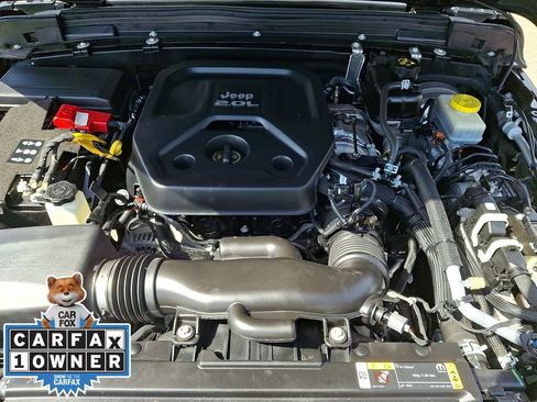 Used 2021 Jeep Wrangler Unlimited Sahara AWD/4WD image 27