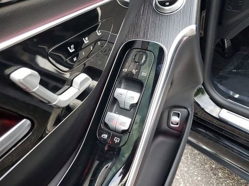 Used 2022 Mercedes-Benz S 500 4MATIC w/ AMG Line Package image 17