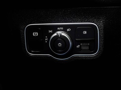 Used 2023 Mercedes-Benz EQB 300 4MATIC w/ Exclusive Package image 32