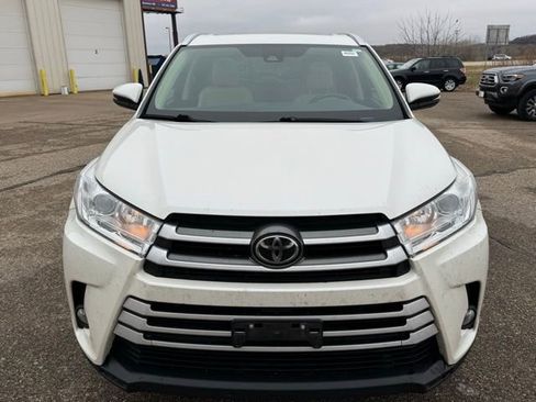 Used 2017 Toyota Highlander XLE w/ Carpet Mat Package image 11