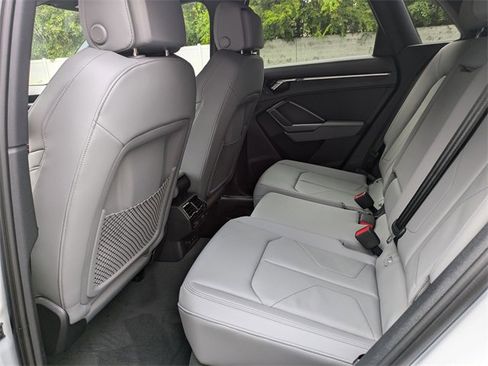 Used 2025 Audi Q3 2.0T Premium image 5
