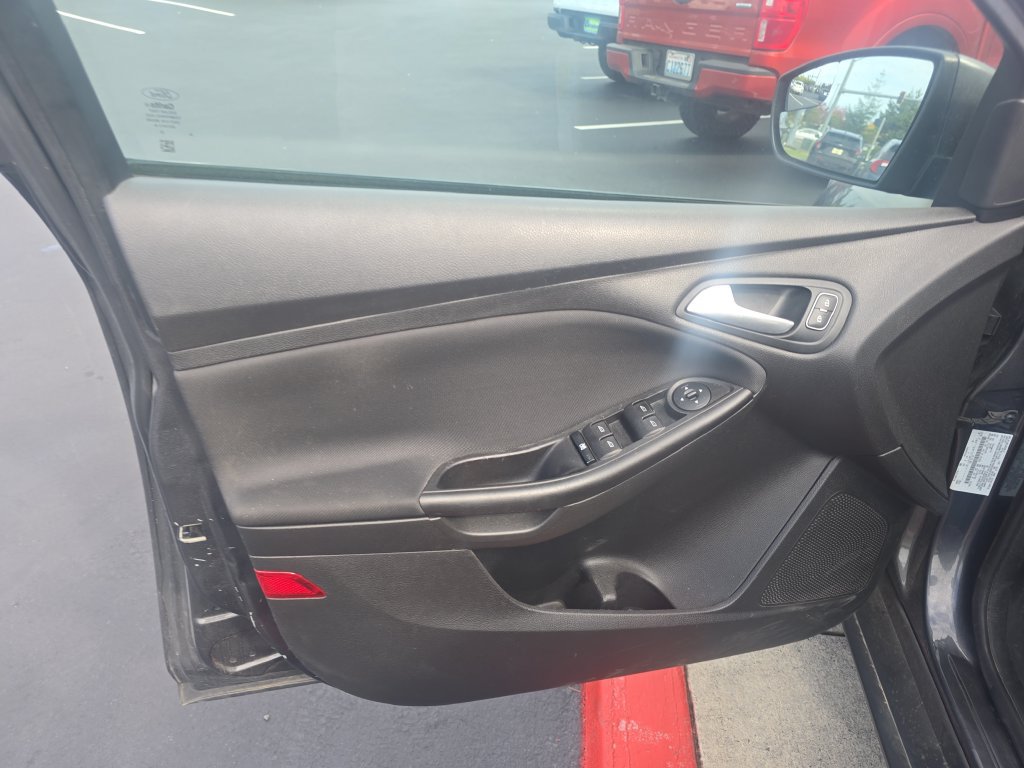 Used 2018 Ford Focus SE FWD image 10