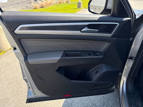 Used 2022 Volkswagen Atlas Cross Sport SEL R-Line image 21