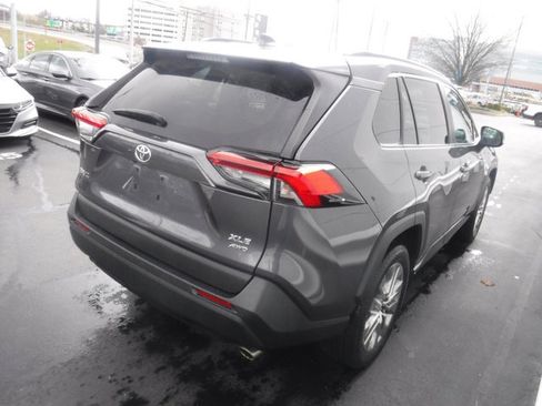 Used 2020 Toyota RAV4 XLE Premium image 9