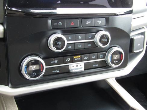 Used 2024 Ford Expedition XLT image 10