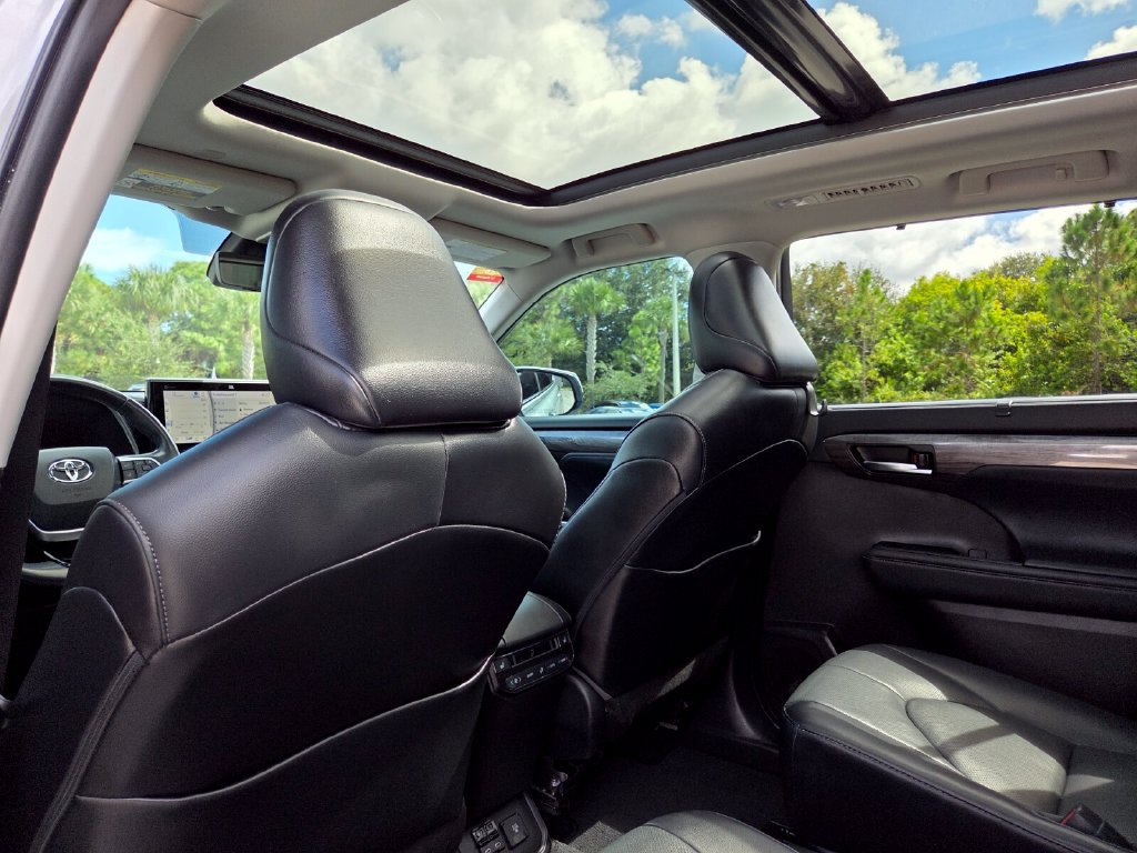Certified 2022 Toyota Highlander Platinum FWD image 25