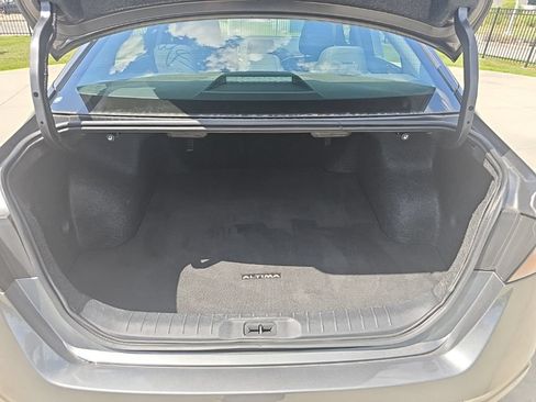 Used 2025 Nissan Altima 2.5 SV FWD image 18