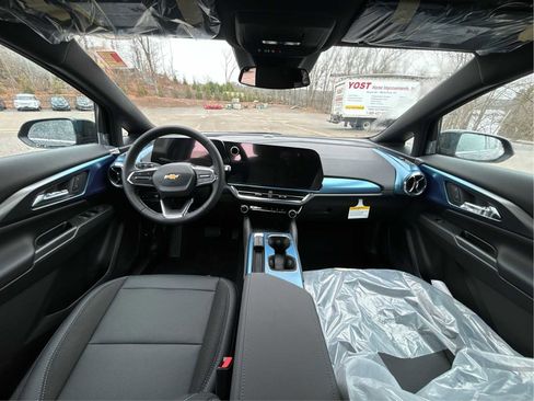 New 2026 Chevrolet Equinox EV LT image 26