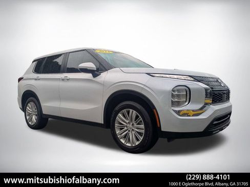 Used 2024 Mitsubishi Outlander ES FWD image 1