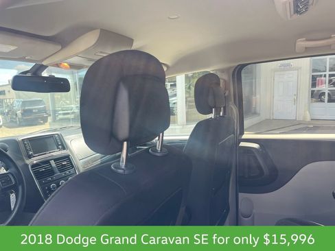 Used 2018 Dodge Grand Caravan SE w/ UConnect Hands-Free Group FWD image 9