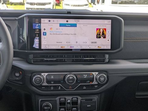 New 2025 Jeep Gladiator Mojave image 16