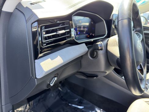 Used 2025 Volkswagen Jetta SE FWD image 24