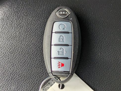 Used 2025 Nissan Frontier SL image 31