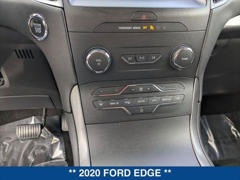 Used 2020 Ford Edge SE image 17