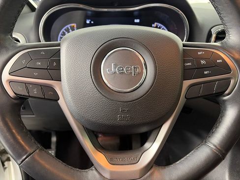 Used 2019 Jeep Grand Cherokee Altitude image 16