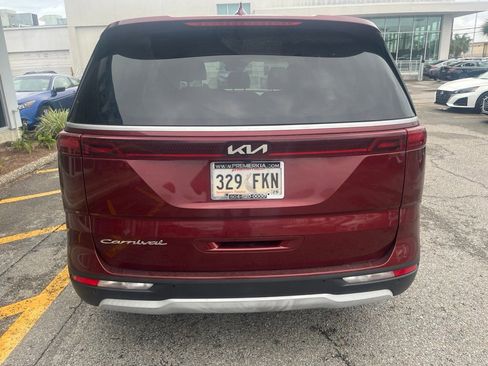 Used 2022 Kia Carnival LX FWD image 3