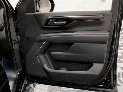 Used 2025 Chevrolet Tahoe Z71 image 17