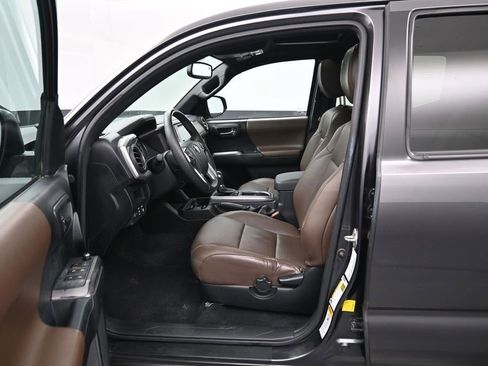 Certified 2017 Toyota Tacoma Limited AWD/4WD image 9