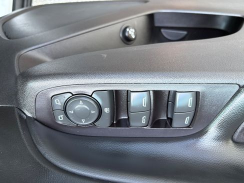 Used 2018 Chevrolet Equinox LT AWD/4WD image 32