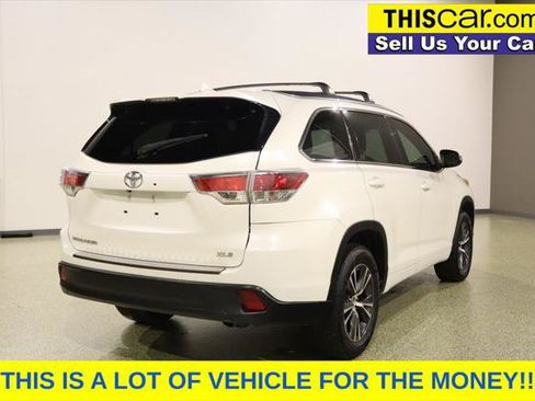 Used 2016 Toyota Highlander XLE w/ Preferred Accessory Package FWD image 8