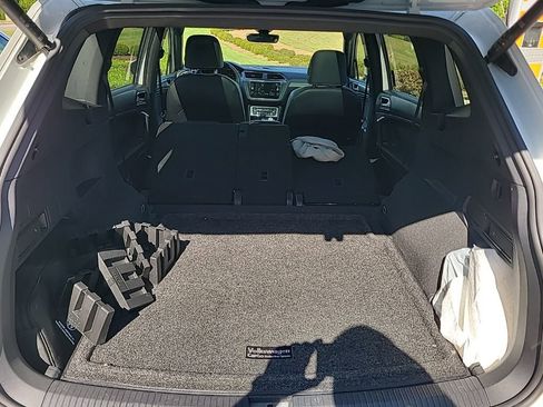 Used 2022 Volkswagen Tiguan SEL R-Line image 9