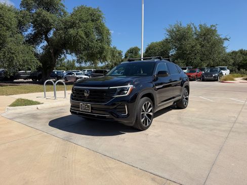 Used 2024 Volkswagen Atlas Cross Sport SEL Premium R-Line AWD/4WD image 2
