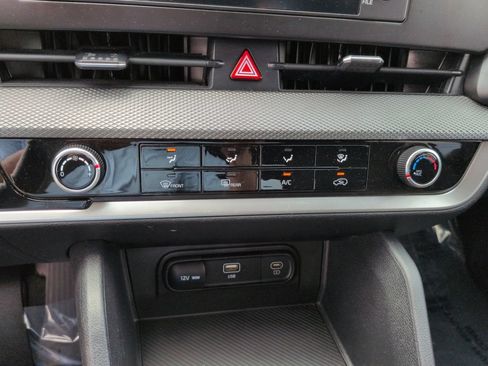 Used 2025 Kia Sportage LX FWD image 25