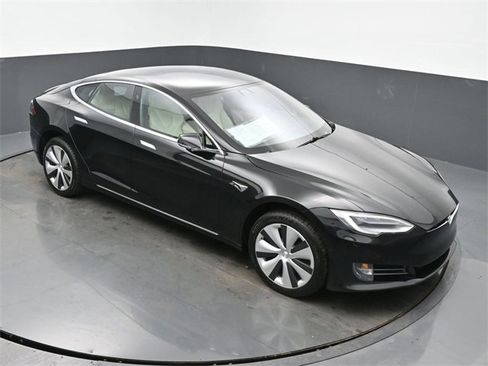 Used 2020 Tesla Model S Long Range Plus image 44