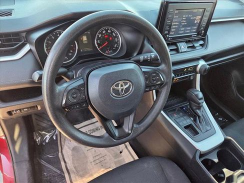 Used 2021 Toyota RAV4 LE image 10