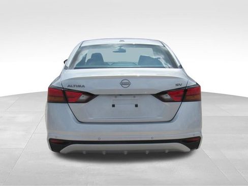 Used 2024 Nissan Altima 2.5 SV FWD image 6