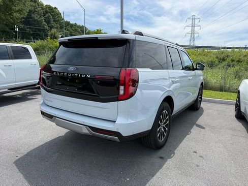 Used 2025 Ford Expedition Platinum AWD/4WD image 14