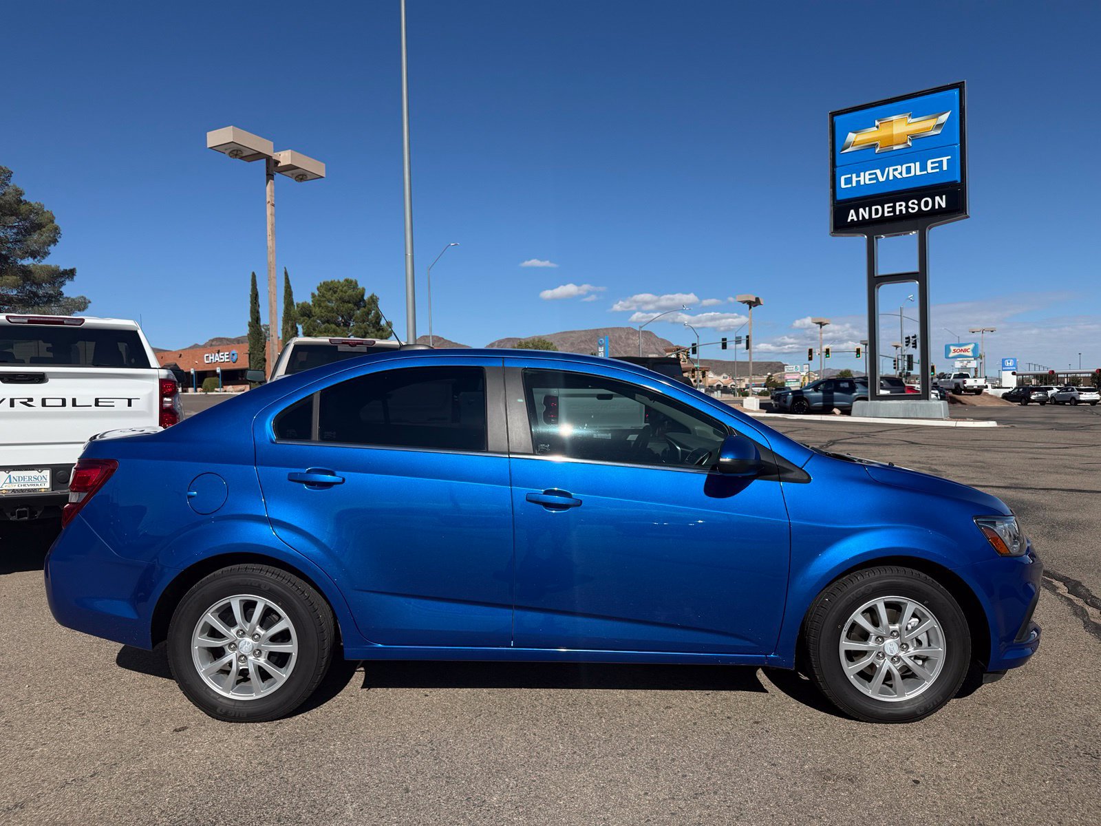 Certified 2020 Chevrolet Sonic LT FWD image 4