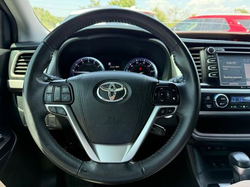 Used 2019 Toyota Highlander XLE AWD/4WD image 27