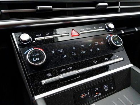 Used 2025 Hyundai Santa Fe SEL image 18