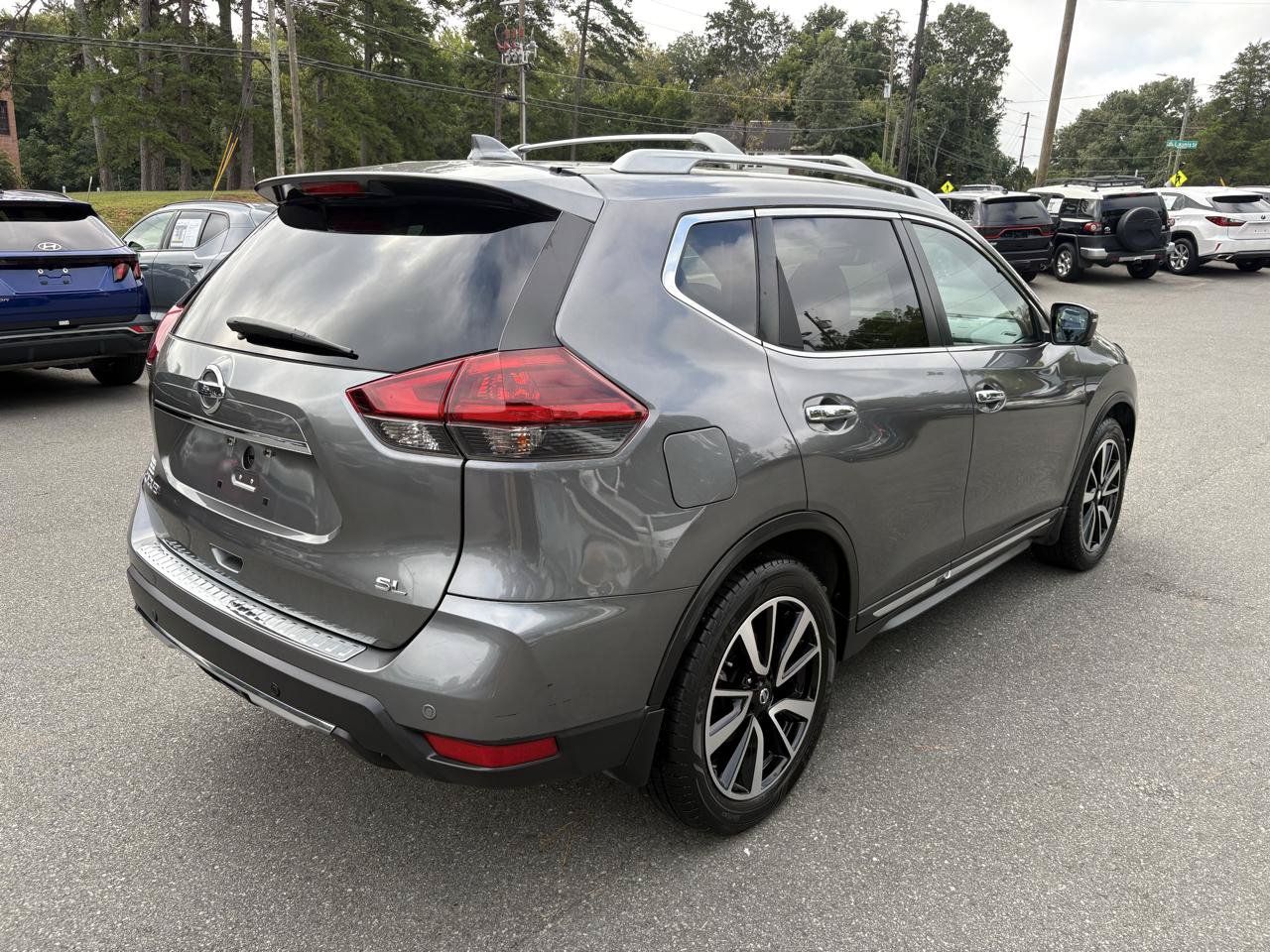 Used 2019 Nissan Rogue SL w/ Premium Package FWD image 5