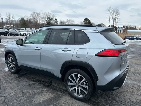 Used 2025 Toyota Corolla Cross XLE image 14