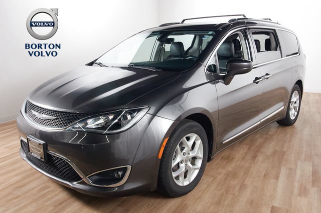 Used 2018 Chrysler Pacifica Touring-L Plus FWD image 1