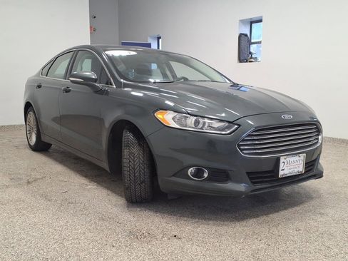 Used 2016 Ford Fusion SE w/ Equipment Group 202A image 3