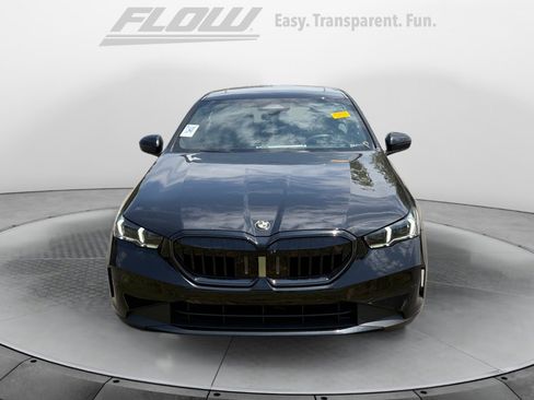 Used 2025 BMW 530i xDrive w/ Premium Package AWD/4WD image 3