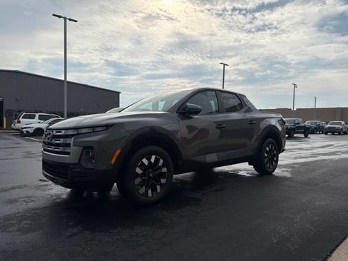 Used 2025 Hyundai Santa Cruz SE AWD/4WD image 3