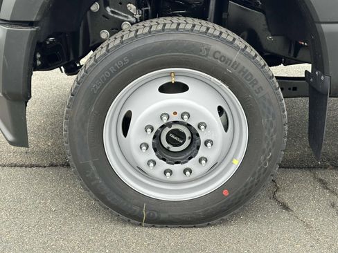 New 2025 Ford F550 4x4 SuperCab Super Duty image 7