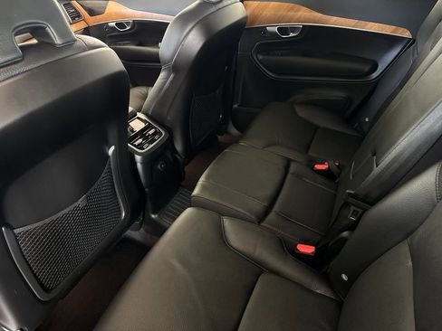 Certified 2023 Volvo XC90 T8 Plus AWD/4WD image 11