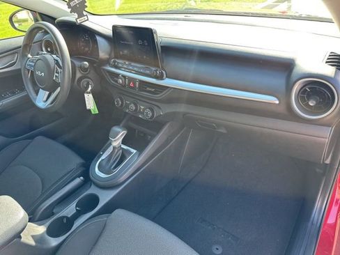Certified 2022 Kia Forte LXS FWD image 27